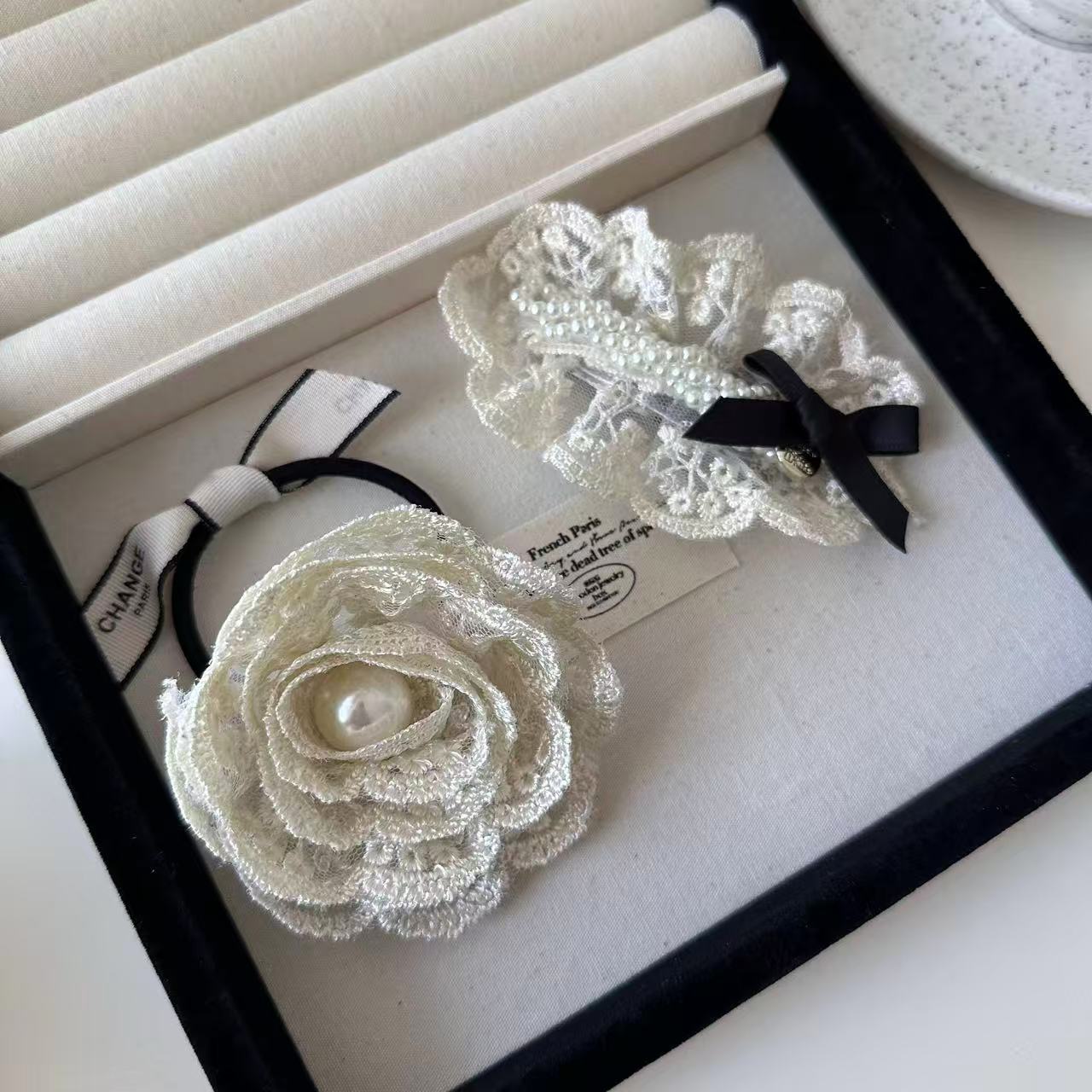 Barrettes Et Chouchou Brodée