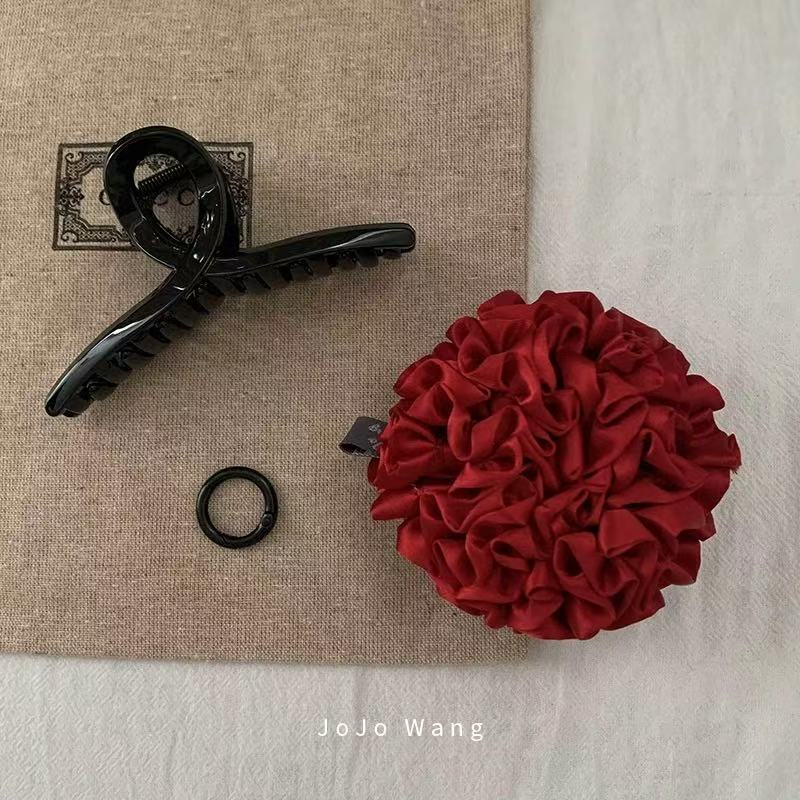 Pince Avec Chouchou Chiffon Rouge