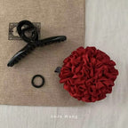 Pince Avec Chouchou Chiffon Rouge